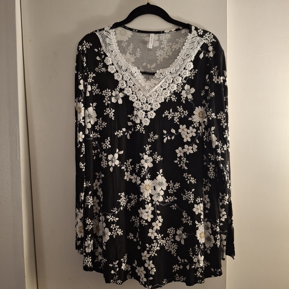 Cathy Women's Floral Lace Trim Black Top